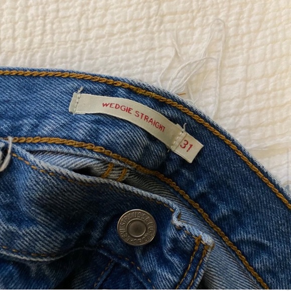 Leviโs premium cute denim wedgie straight jeans - Picture 6 of 8